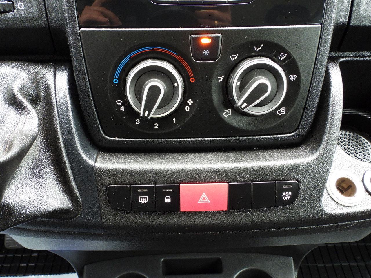 PEUGEOT BOXER STAKE BODY DOUBLE CABIN DOKA 7 SEATS CRUISE CONTROL AIR CONDITIONING 140HP - Μικρό φορτηγό με καρότσα: φωτογραφία 2 PEUGEOT BOXER STAKE BODY DOUBLE CABIN DOKA 7 SEATS CRUISE CONTROL AIR CONDITIONING 140HP - Μικρό φορτηγό με καρότσα: φωτογραφία 2
