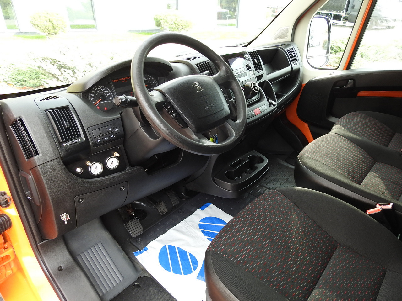 PEUGEOT BOXER STAKE BODY TARPAULIN DOUBLE CABIN DOKA 7 SEATS AIR CONDITIONING PNEUMATICS 140HP - Διπλοκάμπινο ελαφρύ επαγγελματικό: φωτογραφία 2 PEUGEOT BOXER STAKE BODY TARPAULIN DOUBLE CABIN DOKA 7 SEATS AIR CONDITIONING PNEUMATICS 140HP - Διπλοκάμπινο ελαφρύ επαγγελματικό: φωτογραφία 2