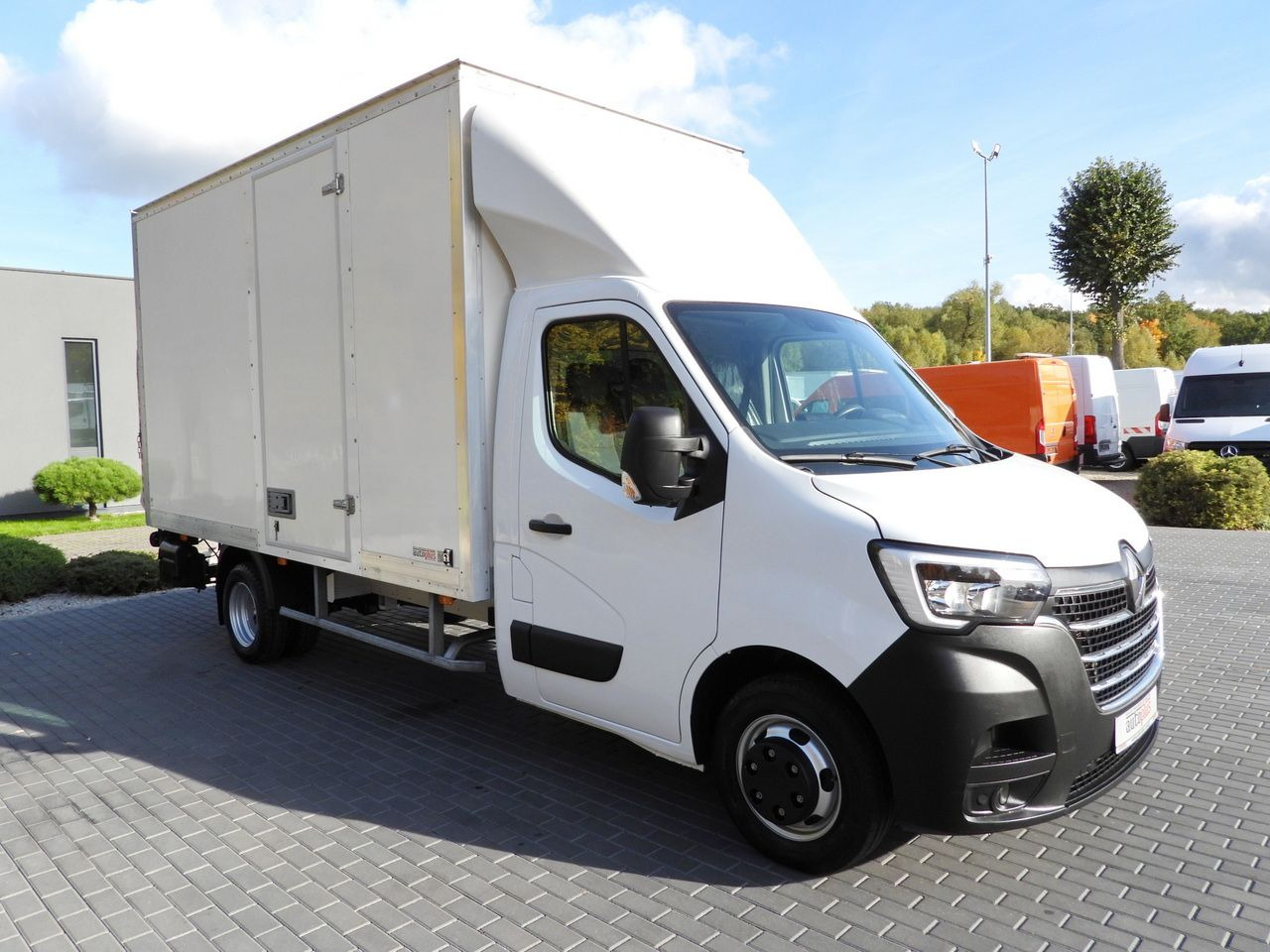 RENAULT MASTER BOX LIFT 8 PALLETS CRUISE CONTROL LED LIGHTS TWIN WHEELS AIR CONDITIONING  145HP - Επαγγελματικό αυτοκίνητο κόφα: φωτογραφία 4 RENAULT MASTER BOX LIFT 8 PALLETS CRUISE CONTROL LED LIGHTS TWIN WHEELS AIR CONDITIONING  145HP - Επαγγελματικό αυτοκίνητο κόφα: φωτογραφία 4