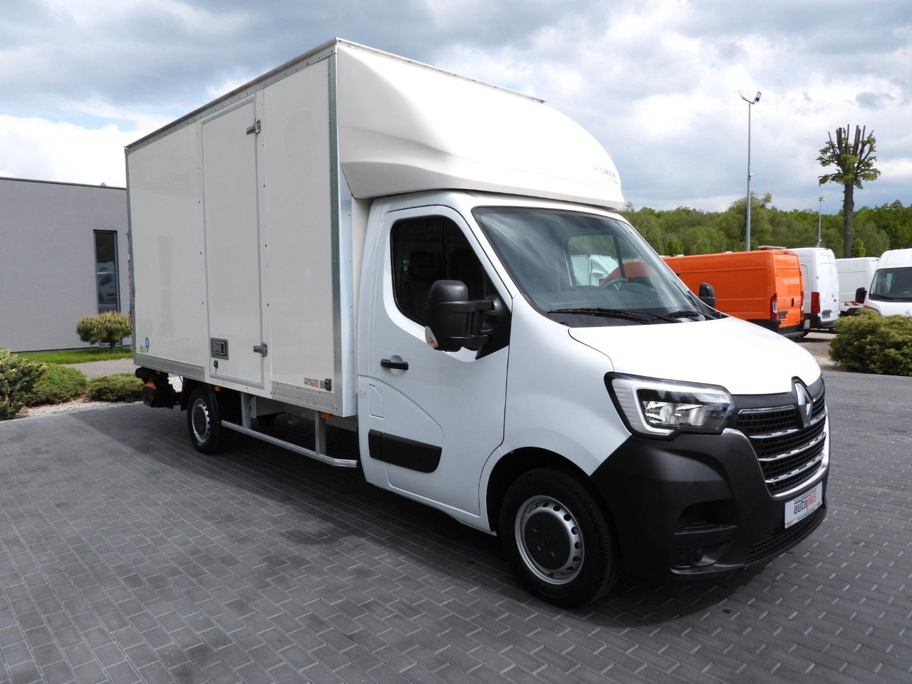 Renault MASTER KOFFER AUFZUG 8 PALETTEN TEMPOMAT A/C LED Renault MASTER KOFFER AUFZUG 8 PALETTEN TEMPOMAT A/C LED - Επαγγελματικό αυτοκίνητο κόφα: φωτογραφία 4 Renault MASTER KOFFER AUFZUG 8 PALETTEN TEMPOMAT A/C LED Renault MASTER KOFFER AUFZUG 8 PALETTEN TEMPOMAT A/C LED - Επαγγελματικό αυτοκίνητο κόφα: φωτογραφία 4