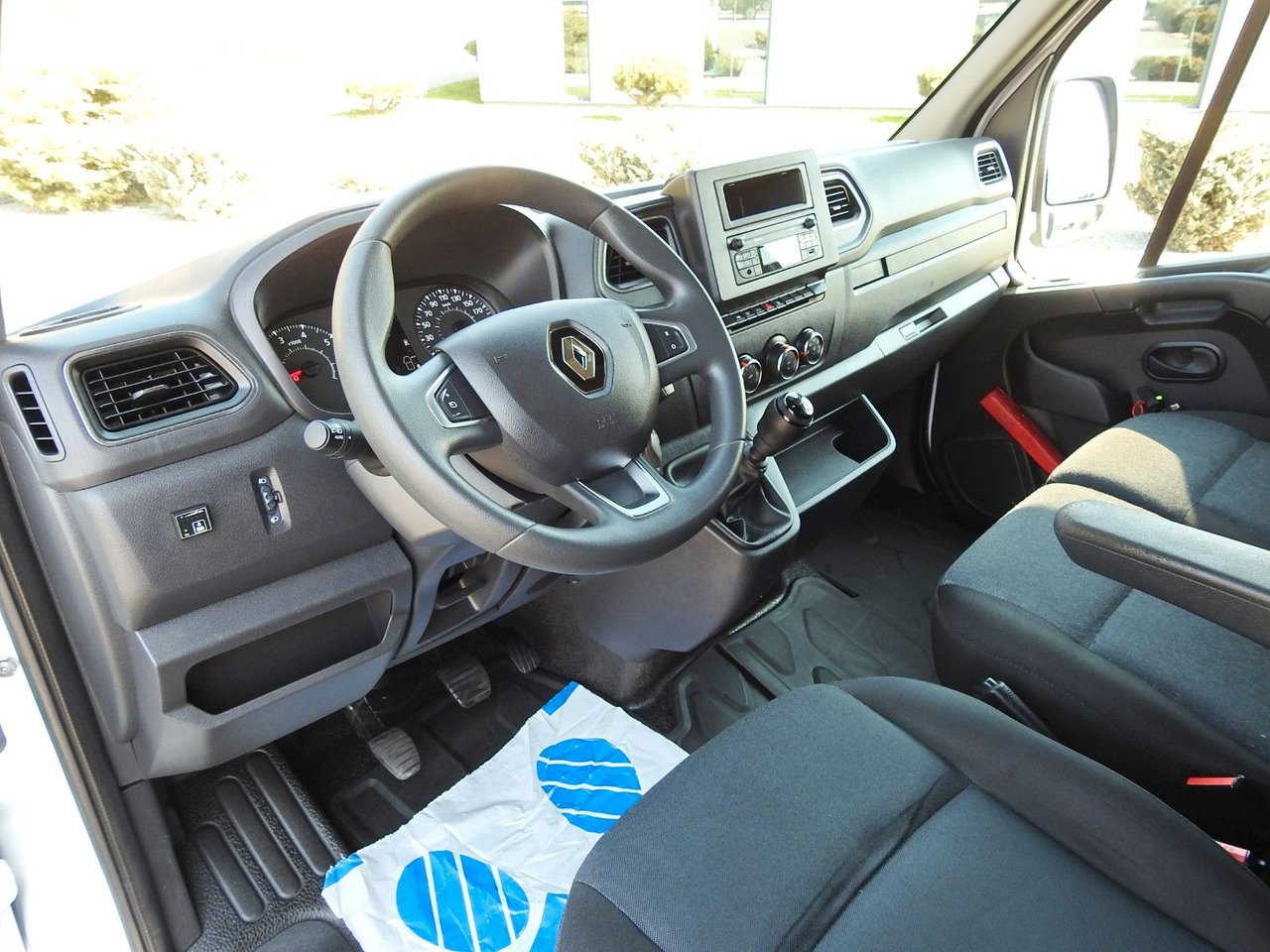 Renault MASTER PRITSCHE PLANE 10 PALETTEN WEBASTO A/C - Επαγγελματικό αυτοκίνητο με μουσαμά: φωτογραφία 2 Renault MASTER PRITSCHE PLANE 10 PALETTEN WEBASTO A/C - Επαγγελματικό αυτοκίνητο με μουσαμά: φωτογραφία 2