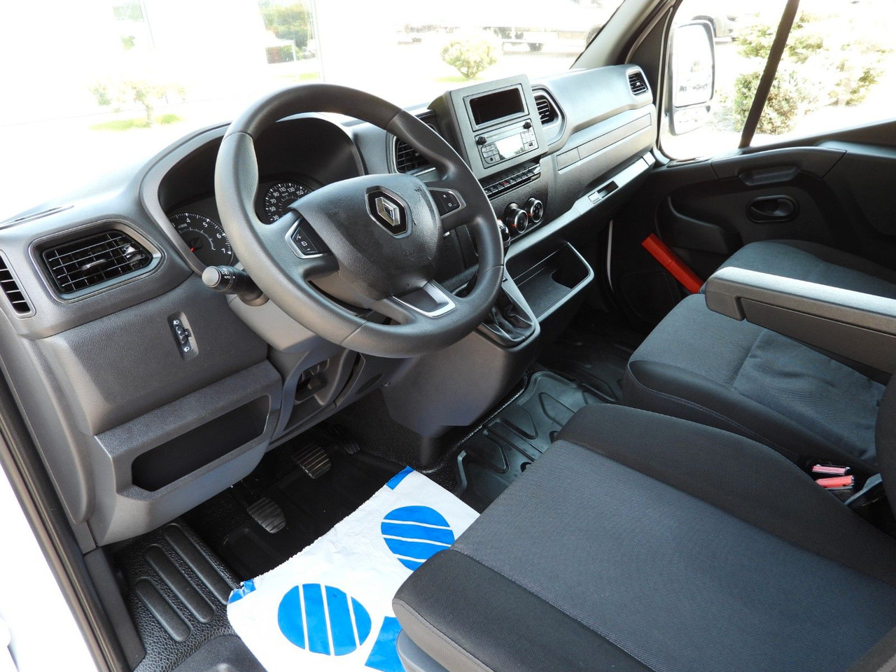 Renault MASTER PRITSCHE PLANE AUFZUG 10 PALETTEN WEBAST - Επαγγελματικό αυτοκίνητο με μουσαμά: φωτογραφία 2 Renault MASTER PRITSCHE PLANE AUFZUG 10 PALETTEN WEBAST - Επαγγελματικό αυτοκίνητο με μουσαμά: φωτογραφία 2