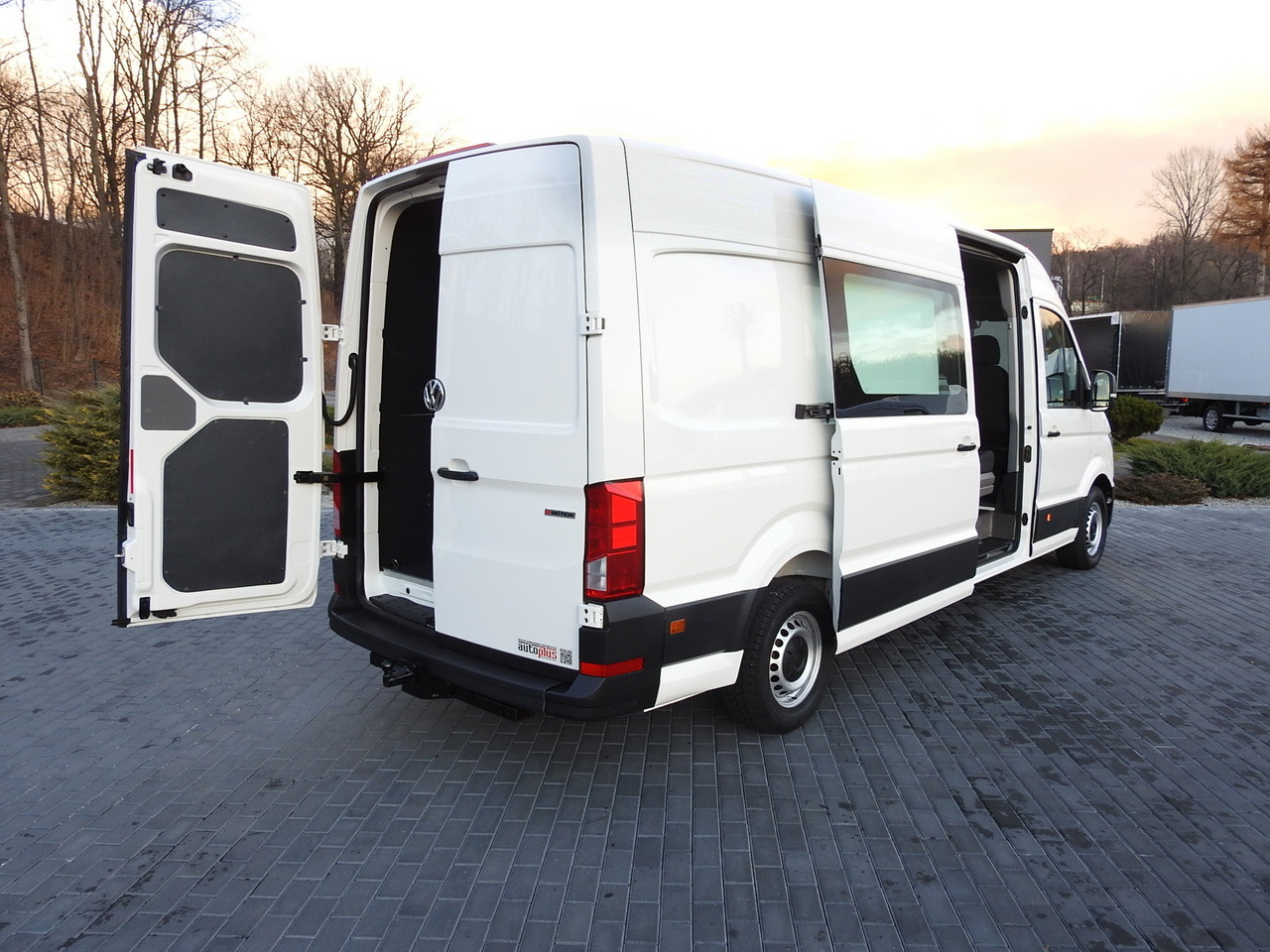 VOLKSWAGEN CRAFTER 4X4 4MOTION BOX DELIVERY VAN 7 SEATS AIR CONDITIONING 140HP - Βαν: φωτογραφία 3 VOLKSWAGEN CRAFTER 4X4 4MOTION BOX DELIVERY VAN 7 SEATS AIR CONDITIONING 140HP - Βαν: φωτογραφία 3
