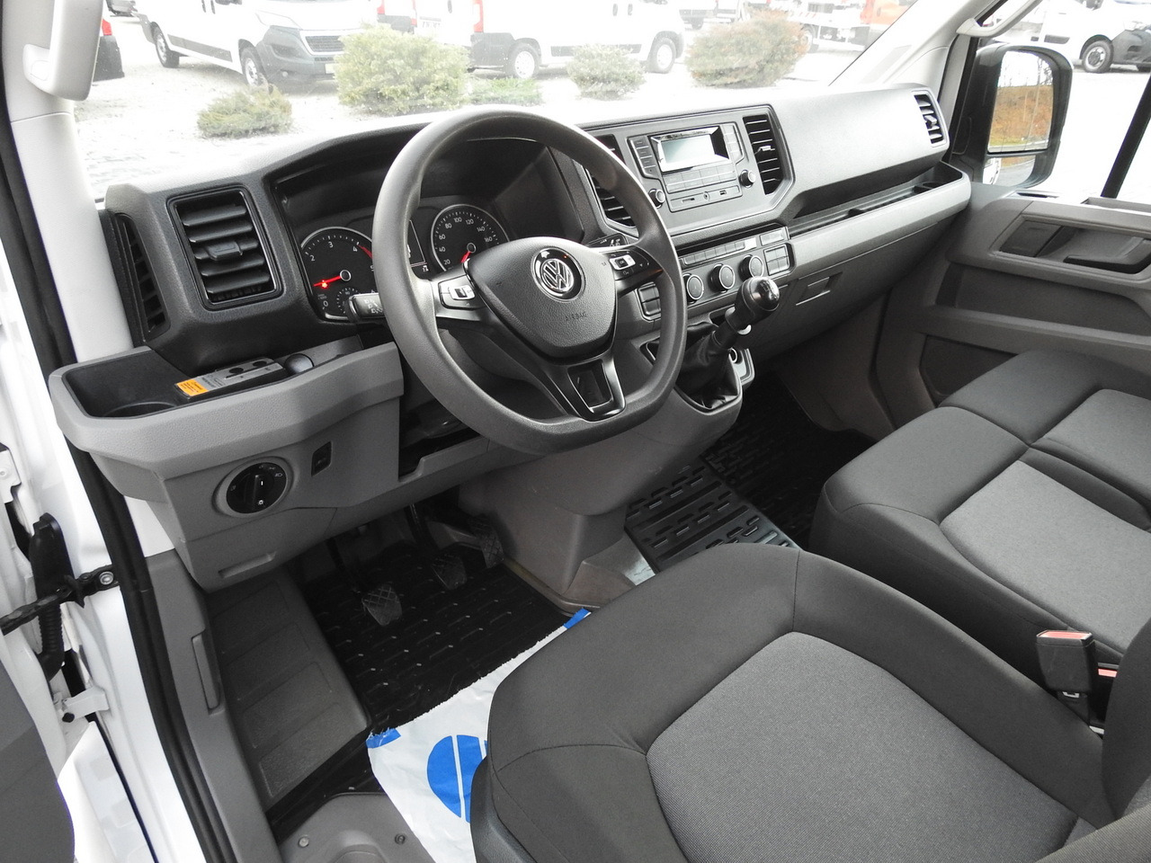 VOLKSWAGEN CRAFTER 4X4 4MOTION BOX DELIVERY VAN 7 SEATS AIR CONDITIONING 140HP - Βαν: φωτογραφία 2 VOLKSWAGEN CRAFTER 4X4 4MOTION BOX DELIVERY VAN 7 SEATS AIR CONDITIONING 140HP - Βαν: φωτογραφία 2