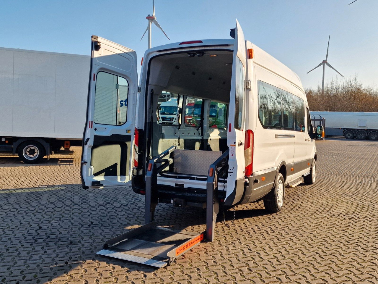 Ford Transit / Transport von Personen im Rollstuhl - Βαν: φωτογραφία 1 Ford Transit / Transport von Personen im Rollstuhl - Βαν: φωτογραφία 1