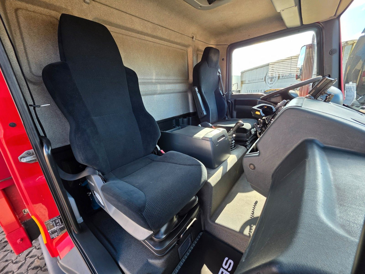 Επαγγελματικό αυτοκίνητο με μουσαμά MAN TGL 8.180 4X2 BL / Ladebordwand / Rückfahrkamera: φωτογραφία 20