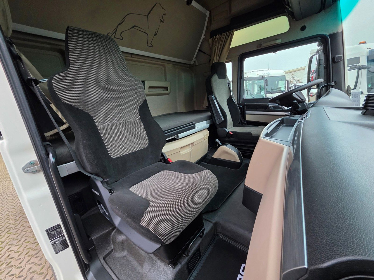 Τράκτορας MAN TGX 18.460 4X2 LLS-U / Retarder / 2 Tanks: φωτογραφία 29 Τράκτορας MAN TGX 18.460 4X2 LLS-U / Retarder / 2 Tanks: φωτογραφία 29