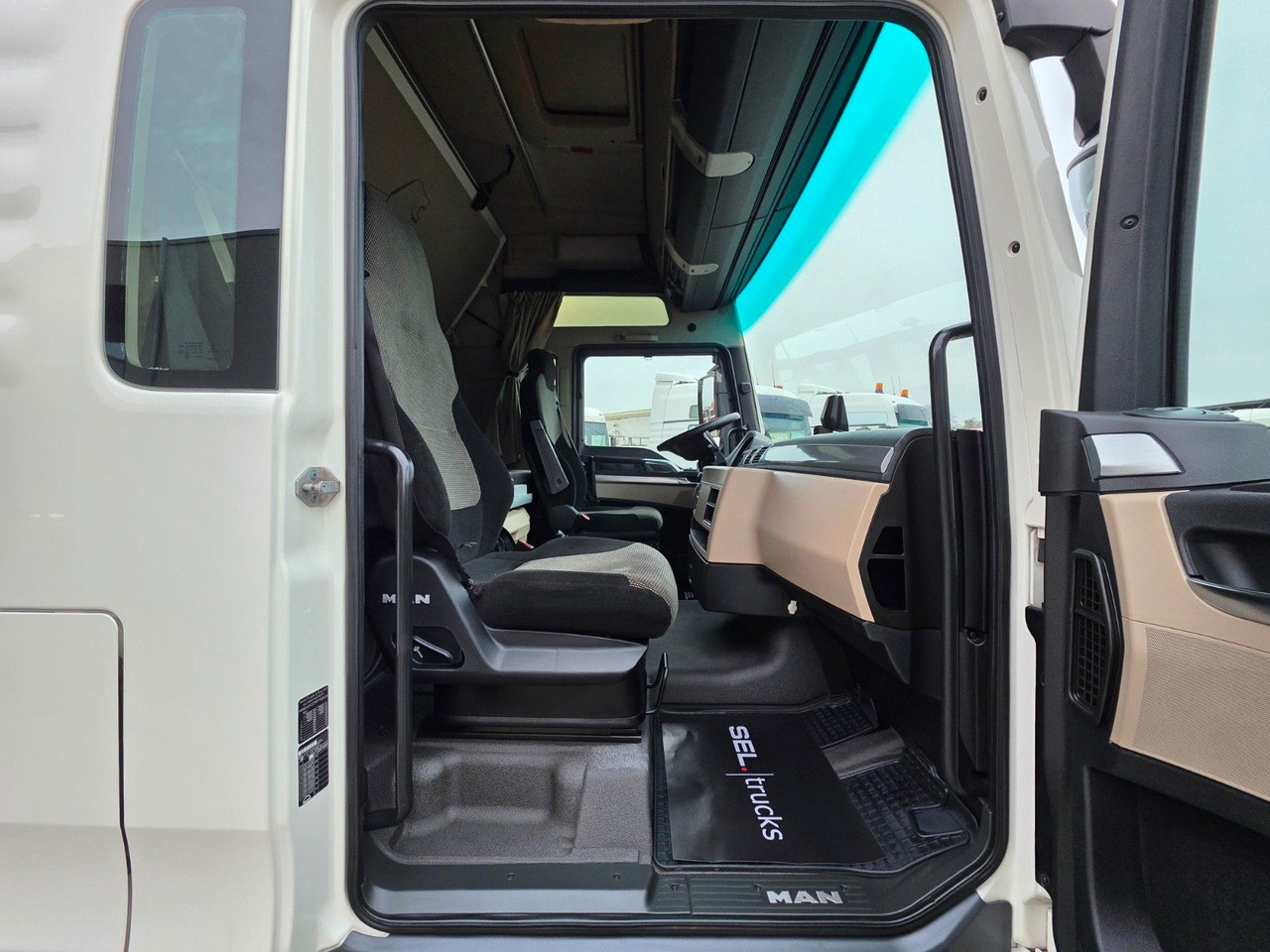 Τράκτορας MAN TGX 18.460 4X2 LLS-U / Retarder / 2 Tanks: φωτογραφία 28 Τράκτορας MAN TGX 18.460 4X2 LLS-U / Retarder / 2 Tanks: φωτογραφία 28