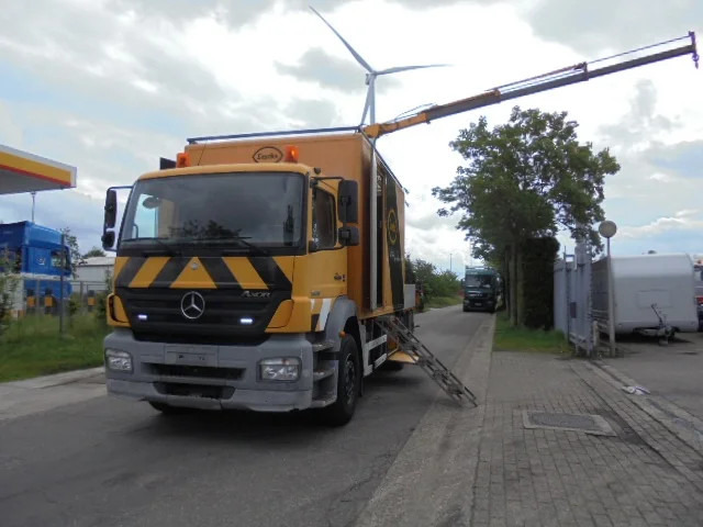 Mercedes-Benz Axor 1828 - Φορτηγό με γερανό: φωτογραφία 1 Mercedes-Benz Axor 1828 - Φορτηγό με γερανό: φωτογραφία 1