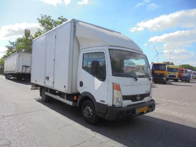 Nissan Cabstar 35.14 - Επαγγελματικό αυτοκίνητο κόφα: φωτογραφία 3 Nissan Cabstar 35.14 - Επαγγελματικό αυτοκίνητο κόφα: φωτογραφία 3