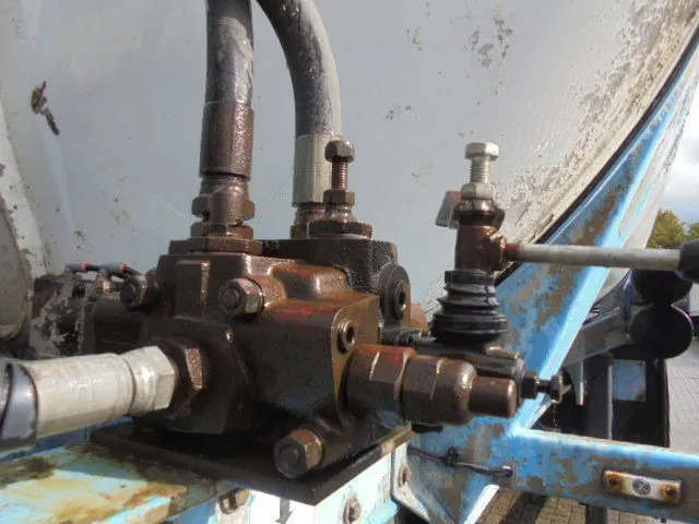 SPITZER BP SK 50 - Επικαθήμενο βυτίο: φωτογραφία 3 SPITZER BP SK 50 - Επικαθήμενο βυτίο: φωτογραφία 3