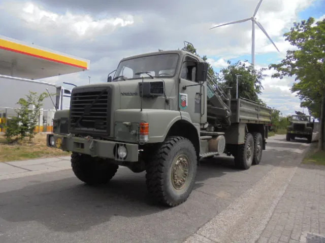 Volvo N 10 6X6 L + FASSI 3X IN STOCK - Φορτηγό με ανοιχτή καρότσα, Φορτηγό με γερανό: φωτογραφία 1 Volvo N 10 6X6 L + FASSI 3X IN STOCK - Φορτηγό με ανοιχτή καρότσα, Φορτηγό με γερανό: φωτογραφία 1
