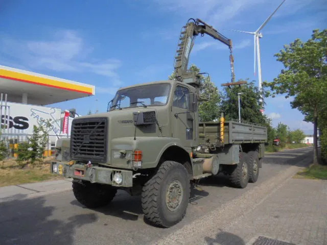 Volvo N 10 6X6 L + FASSI - Φορτηγό με γερανό: φωτογραφία 1 Volvo N 10 6X6 L + FASSI - Φορτηγό με γερανό: φωτογραφία 1