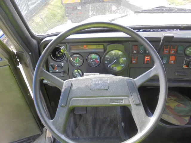 Φορτηγό με γερανό Volvo N 10 6X6 L + FASSI: φωτογραφία 10 Φορτηγό με γερανό Volvo N 10 6X6 L + FASSI: φωτογραφία 10