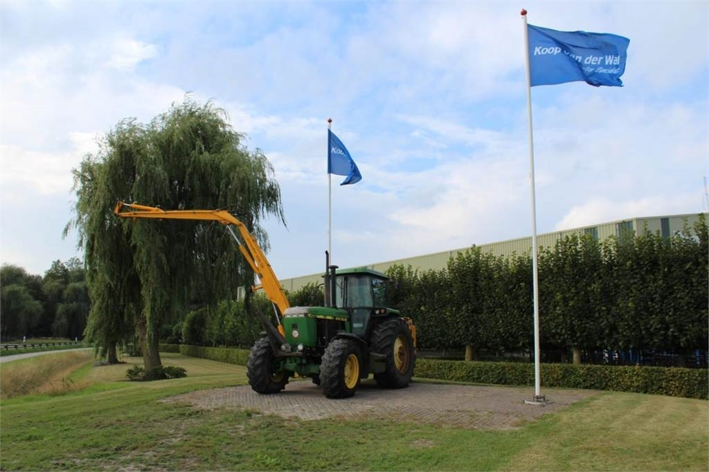 John Deere 4055 - Τρακτέρ: φωτογραφία 1 John Deere 4055 - Τρακτέρ: φωτογραφία 1