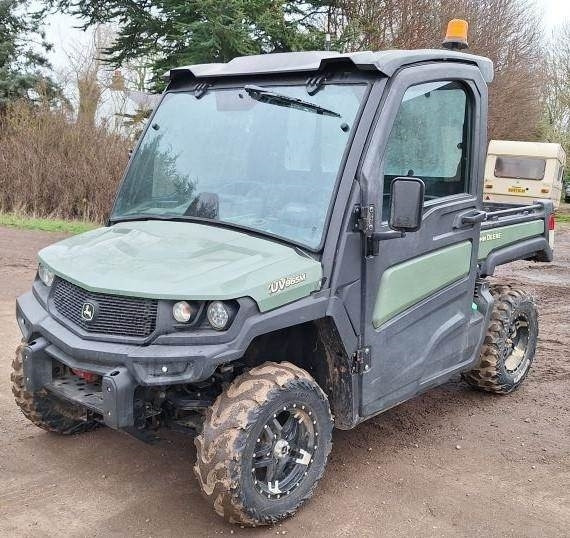 John Deere XUV 865M - Τετράκλινα: φωτογραφία 1 John Deere XUV 865M - Τετράκλινα: φωτογραφία 1