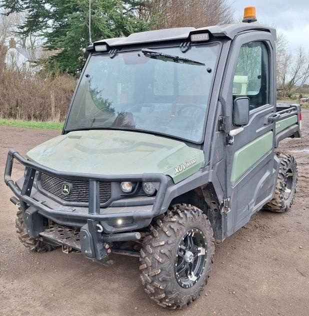 John Deere XUV 865M - Τετράκλινα: φωτογραφία 1 John Deere XUV 865M - Τετράκλινα: φωτογραφία 1