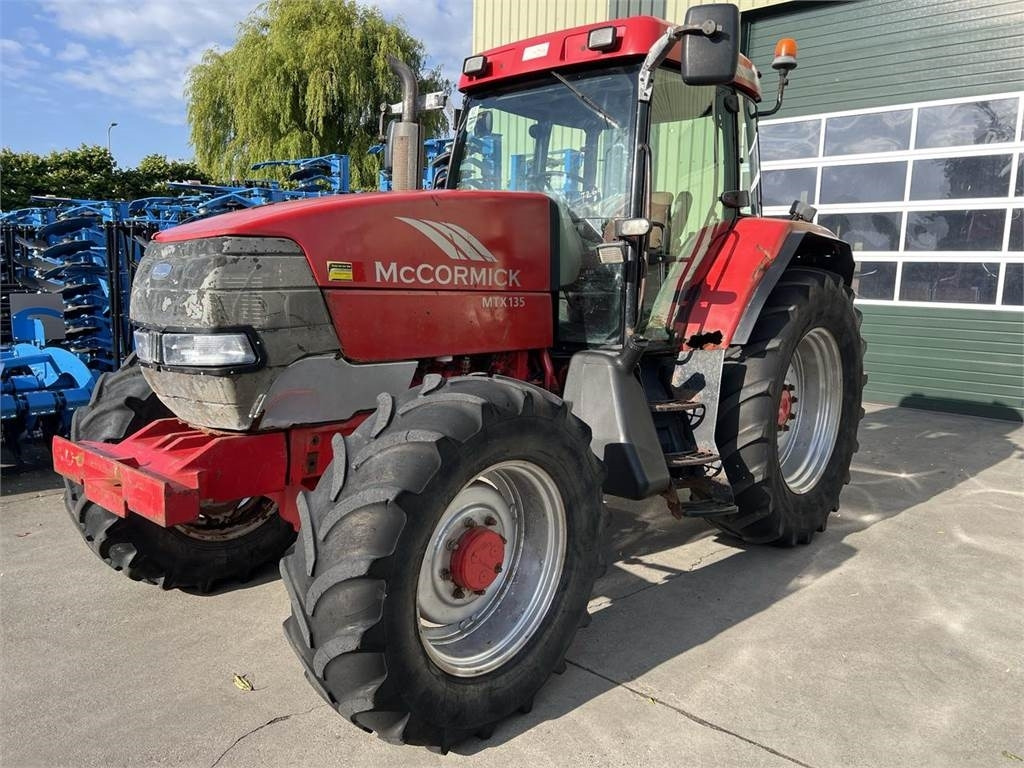 McCormick MTX135 - Τρακτέρ: φωτογραφία 1 McCormick MTX135 - Τρακτέρ: φωτογραφία 1