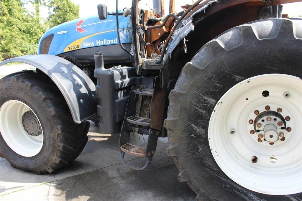 New Holland T7030 - Τρακτέρ: φωτογραφία 5 New Holland T7030 - Τρακτέρ: φωτογραφία 5