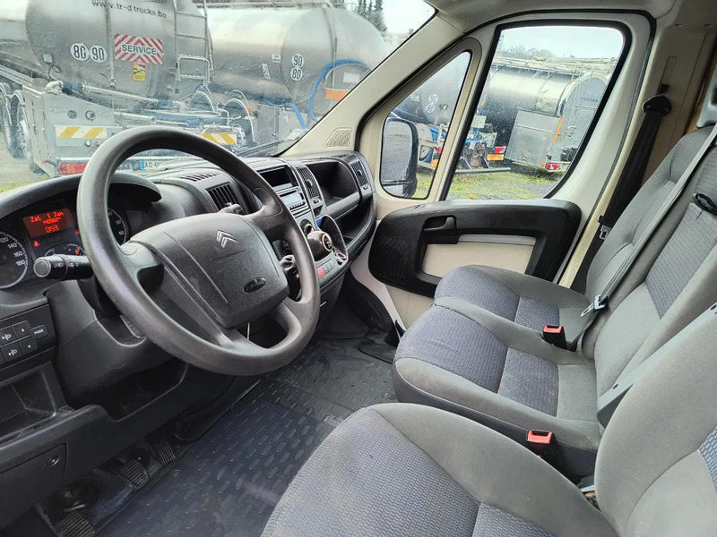 Interior photo 1: Leasing Citroën Jumper 2012 - 141000 KM - *FOR EXPORT OUTSIDE EU* Citroën Jumper 2012 - 141000 KM - *FOR EXPORT OUTSIDE EU*