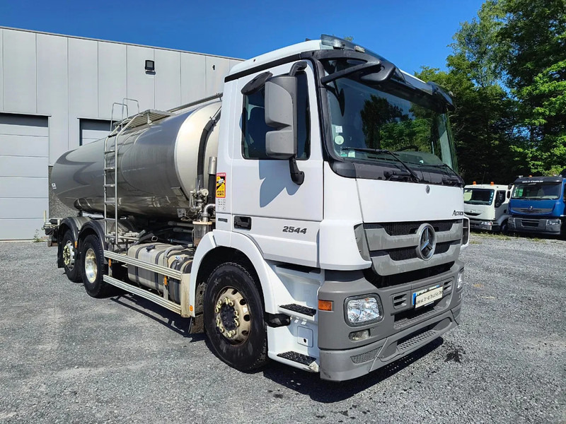 Mercedes-Benz Actros 2544 INSULATED INOX TANK 15000L - Φορτηγό βυτιοφόρο: φωτογραφία 3 Mercedes-Benz Actros 2544 INSULATED INOX TANK 15000L - Φορτηγό βυτιοφόρο: φωτογραφία 3