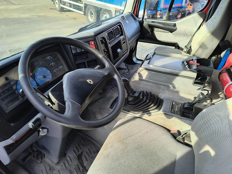 Interior photo 1: Φορτηγό βυτιοφόρο Renault Premium 320 USED OIL - 13000 L