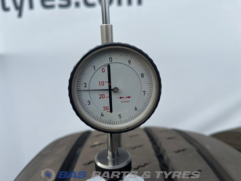 BARUM Barum 315/70R22.5 BF200 R 156/150 M+S 3PMSF gebruikte set - Ελαστικό για Φορτηγό: φωτογραφία 3 BARUM Barum 315/70R22.5 BF200 R 156/150 M+S 3PMSF gebruikte set - Ελαστικό για Φορτηγό: φωτογραφία 3