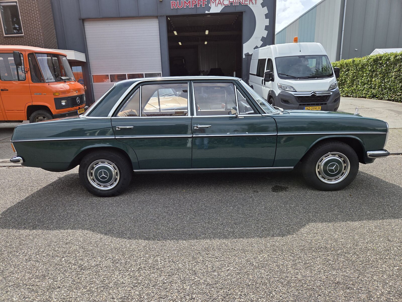 Mercedes-Benz 220 (W115) auto - Αυτοκίνητο: φωτογραφία 4 Mercedes-Benz 220 (W115) auto - Αυτοκίνητο: φωτογραφία 4