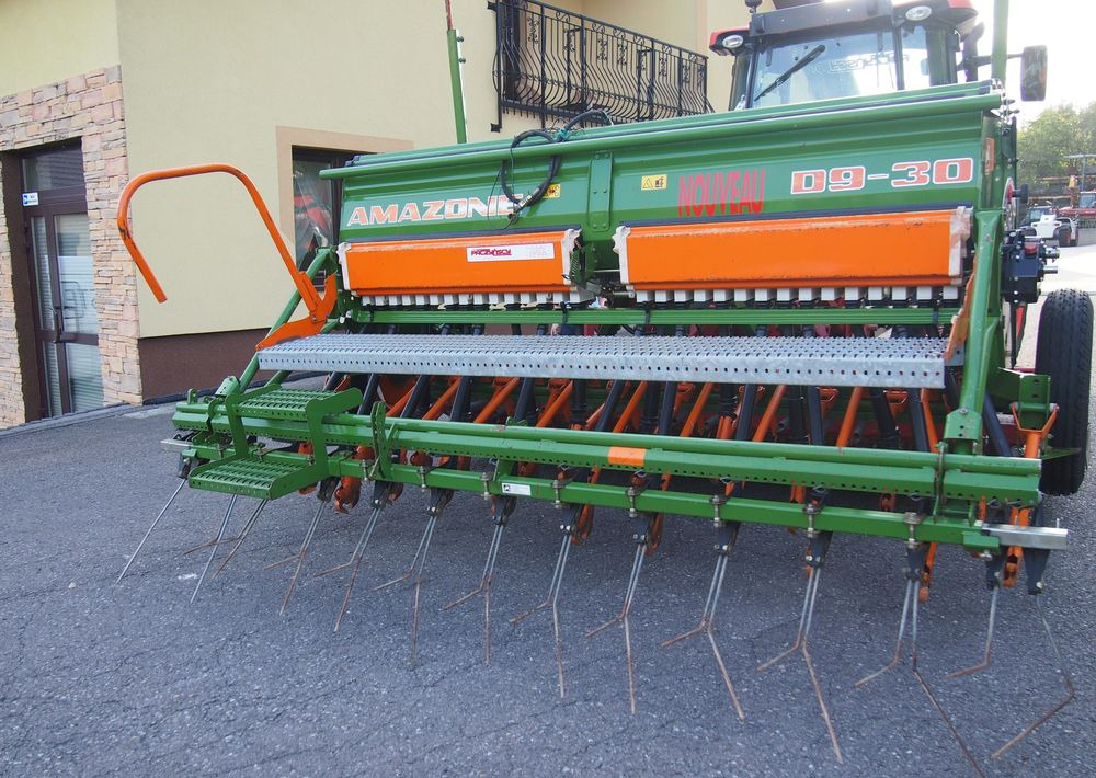Σπαρτική με σβάρνα Agregat uprawowo-siewny Amazone HRB 301 I D9-30 2005 Agregat uprawowo siewny KUHN AMAZONE szerokość robocza 3m: φωτογραφία 8