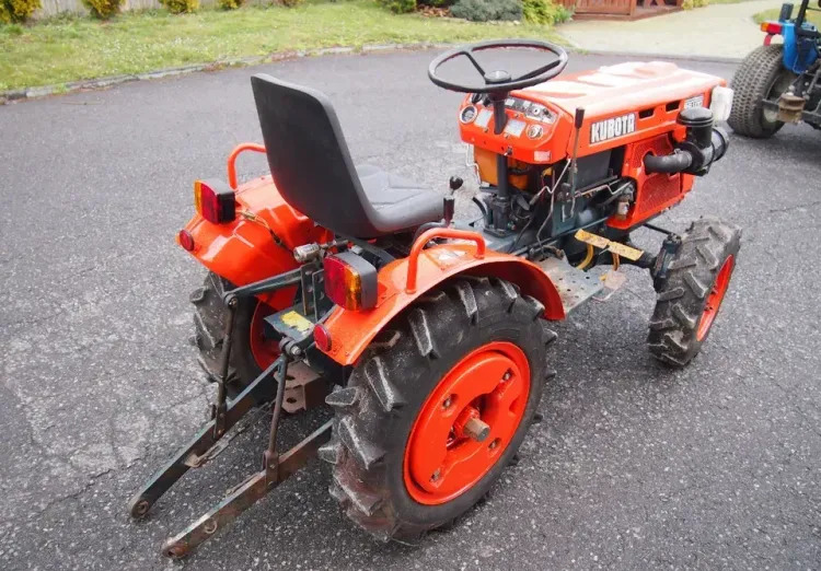 Ciągnik Kubota B6100 1995 4x4 - Τρακτέρ: φωτογραφία 5 Ciągnik Kubota B6100 1995 4x4 - Τρακτέρ: φωτογραφία 5