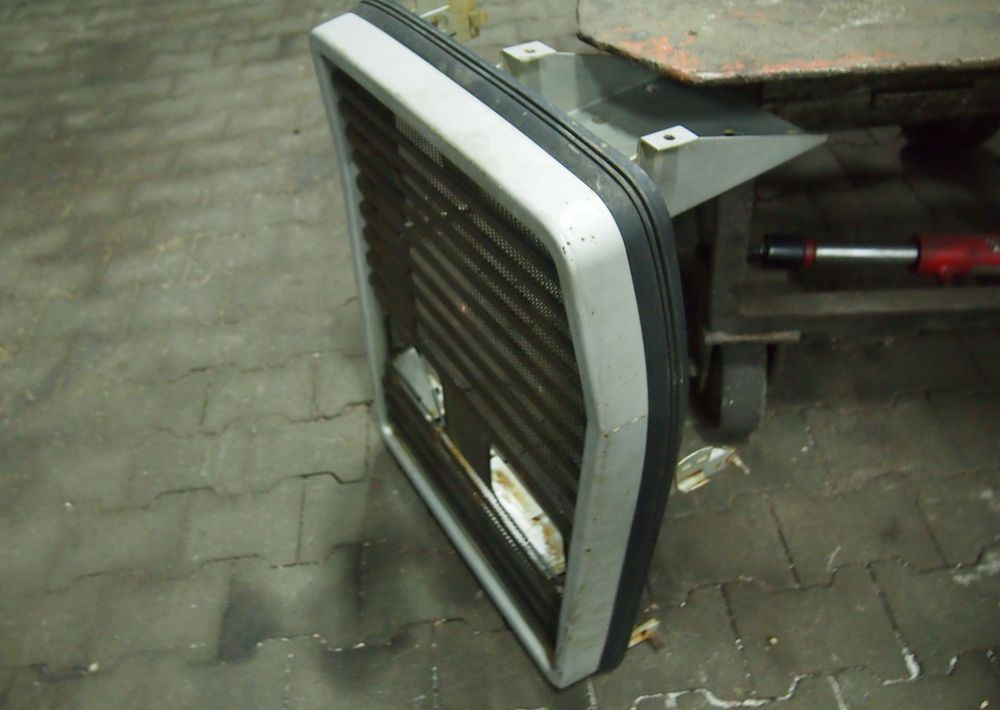 Części do Ciągnika Massey Ferguson MF 3000, 6000  Przedni grill maskę do Massey Ferguson serii 3000, 3100. 
z lampami - Μάσκα ψυγείου για Γεωργικά μηχανήματα: φωτογραφία 2 Części do Ciągnika Massey Ferguson MF 3000, 6000  Przedni grill maskę do Massey Ferguson serii 3000, 3100. 
z lampami - Μάσκα ψυγείου για Γεωργικά μηχανήματα: φωτογραφία 2