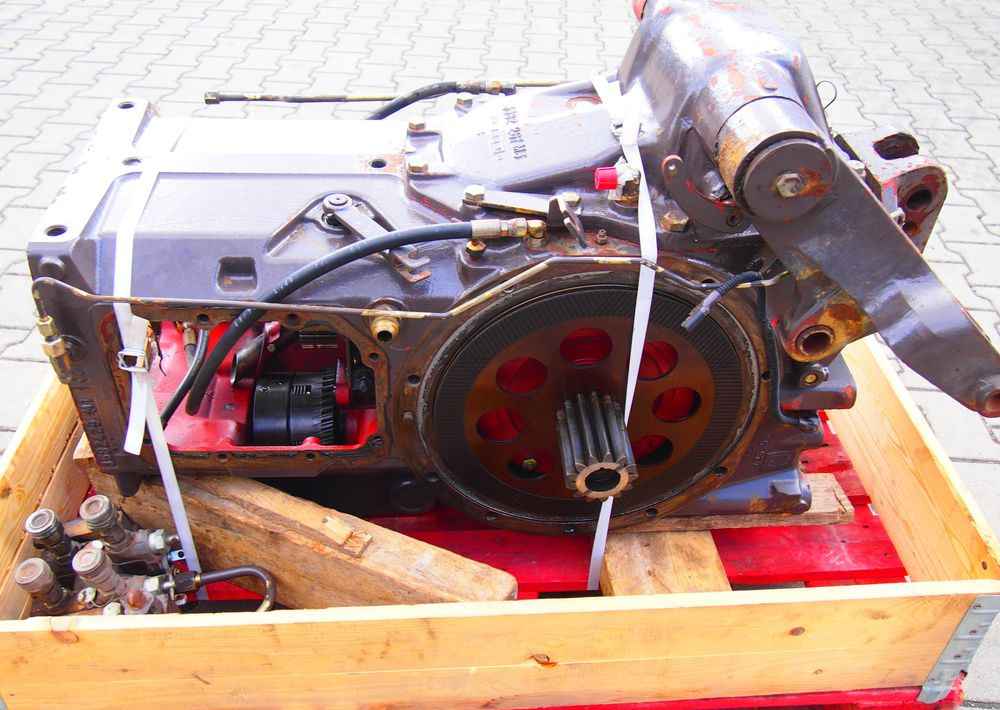 Części do Ciągnika Massey Ferguson MF 3000, 6000 Tylny most z podnośnikiem od MF 3000, 6000 - Πίσω άξονας για Γεωργικά μηχανήματα: φωτογραφία 2 Części do Ciągnika Massey Ferguson MF 3000, 6000 Tylny most z podnośnikiem od MF 3000, 6000 - Πίσω άξονας για Γεωργικά μηχανήματα: φωτογραφία 2