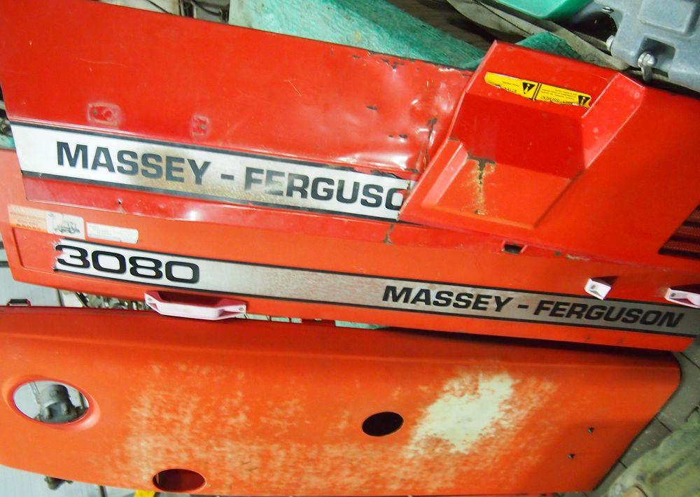 Części do Ciągnika Massey Ferguson MF 3000 Maska, osłona silnika MF 3000 - Κινητήρας και ανταλλακτικά για Γεωργικά μηχανήματα: φωτογραφία 1 Części do Ciągnika Massey Ferguson MF 3000 Maska, osłona silnika MF 3000 - Κινητήρας και ανταλλακτικά για Γεωργικά μηχανήματα: φωτογραφία 1