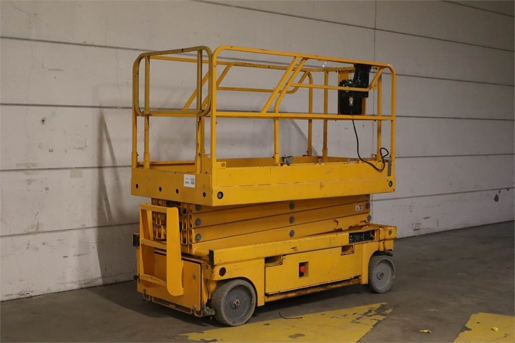 Haulotte Compact 10 - Ψαλιδωτό ανυψωτικό: φωτογραφία 3 Haulotte Compact 10 - Ψαλιδωτό ανυψωτικό: φωτογραφία 3