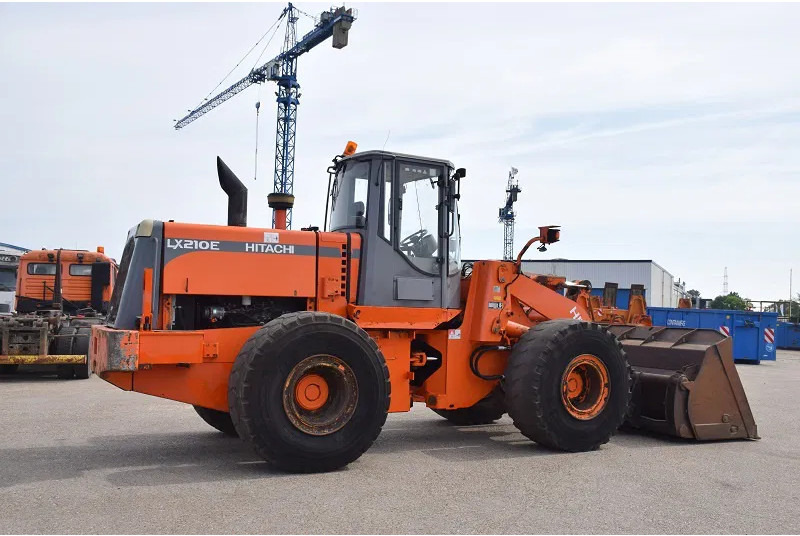 Hitachi LX 210E- stock id 59 - Ελαστιχοφόρος φορτωτής: φωτογραφία 5 Hitachi LX 210E- stock id 59 - Ελαστιχοφόρος φορτωτής: φωτογραφία 5