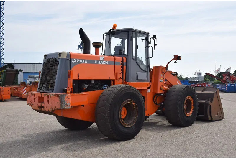 Hitachi LX 210E- stock id 59 - Ελαστιχοφόρος φορτωτής: φωτογραφία 4 Hitachi LX 210E- stock id 59 - Ελαστιχοφόρος φορτωτής: φωτογραφία 4