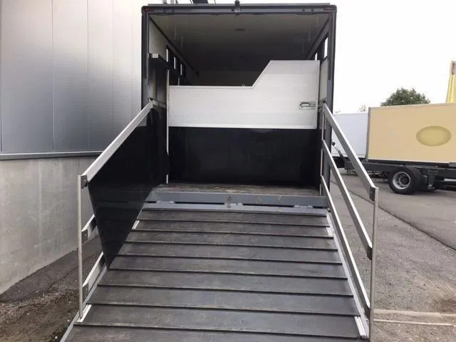 Mercedes-Benz Atego 1018 *Cruise control*Airco*Achteruitrijcamera*elektrische ruiten - Φορτηγό μεταφοράς αλόγων: φωτογραφία 3 Mercedes-Benz Atego 1018 *Cruise control*Airco*Achteruitrijcamera*elektrische ruiten - Φορτηγό μεταφοράς αλόγων: φωτογραφία 3