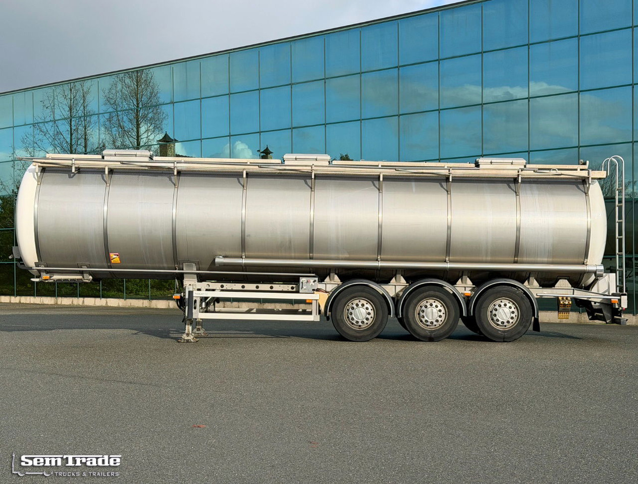 Burg 37.300 Liter 3 Compartments Disc Brakes Super Condition NL Trailer - Επικαθήμενο βυτίο: φωτογραφία 2 Burg 37.300 Liter 3 Compartments Disc Brakes Super Condition NL Trailer - Επικαθήμενο βυτίο: φωτογραφία 2