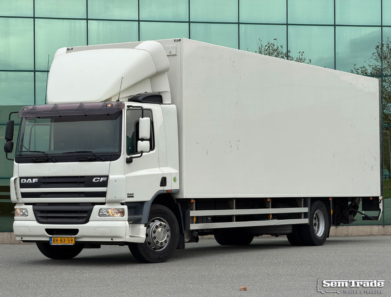 DAF CF 75.250 Euro 3 Manual Gearbox VAN Beurden Isolated BOX Tail Lift Super Condition NL-Truck - Φορτηγό κόφα: φωτογραφία 1 DAF CF 75.250 Euro 3 Manual Gearbox VAN Beurden Isolated BOX Tail Lift Super Condition NL-Truck - Φορτηγό κόφα: φωτογραφία 1