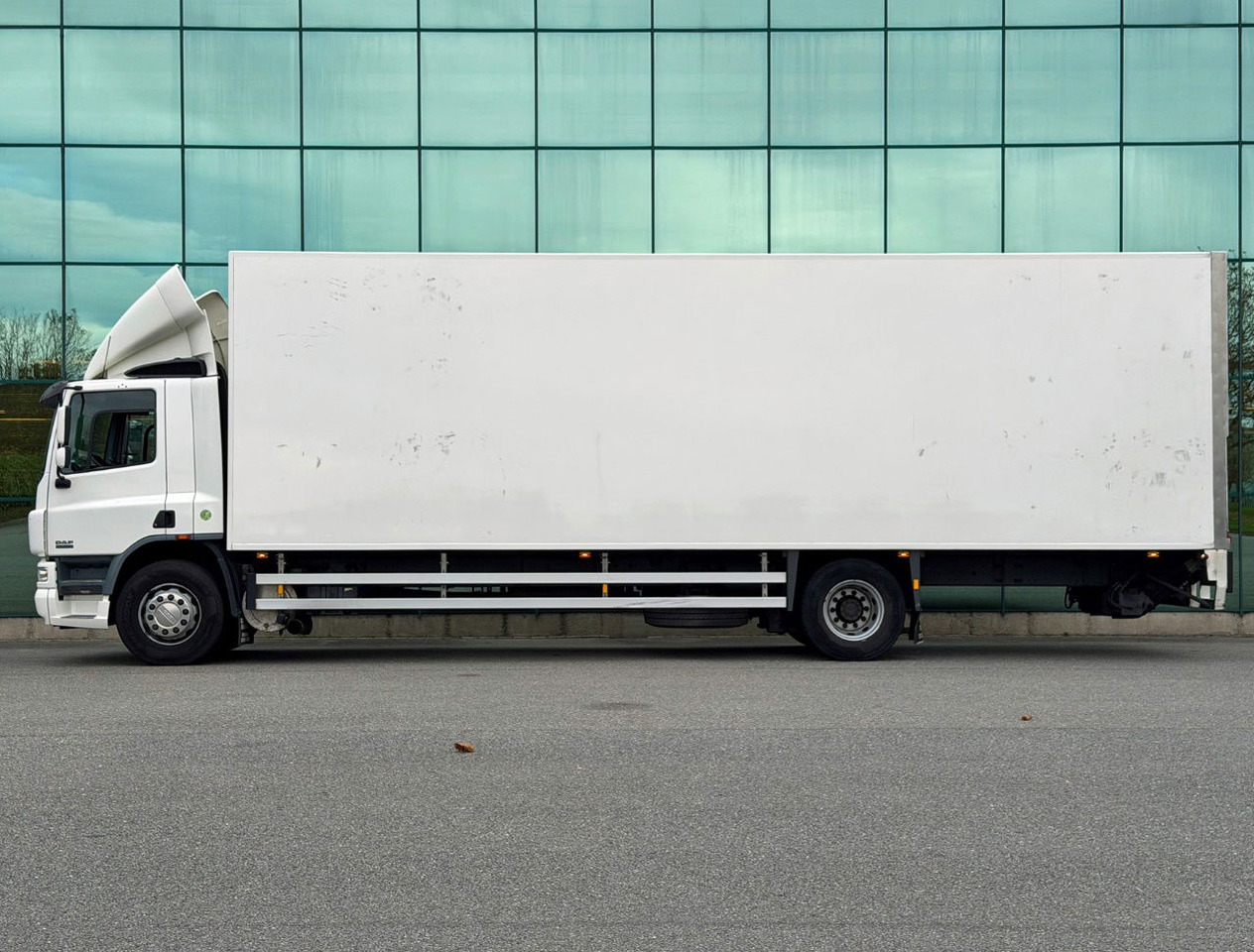 DAF CF 75.250 Euro 3 Manual Gearbox VAN Beurden Isolated BOX Tail Lift Super Condition NL-Truck - Φορτηγό κόφα: φωτογραφία 2 DAF CF 75.250 Euro 3 Manual Gearbox VAN Beurden Isolated BOX Tail Lift Super Condition NL-Truck - Φορτηγό κόφα: φωτογραφία 2