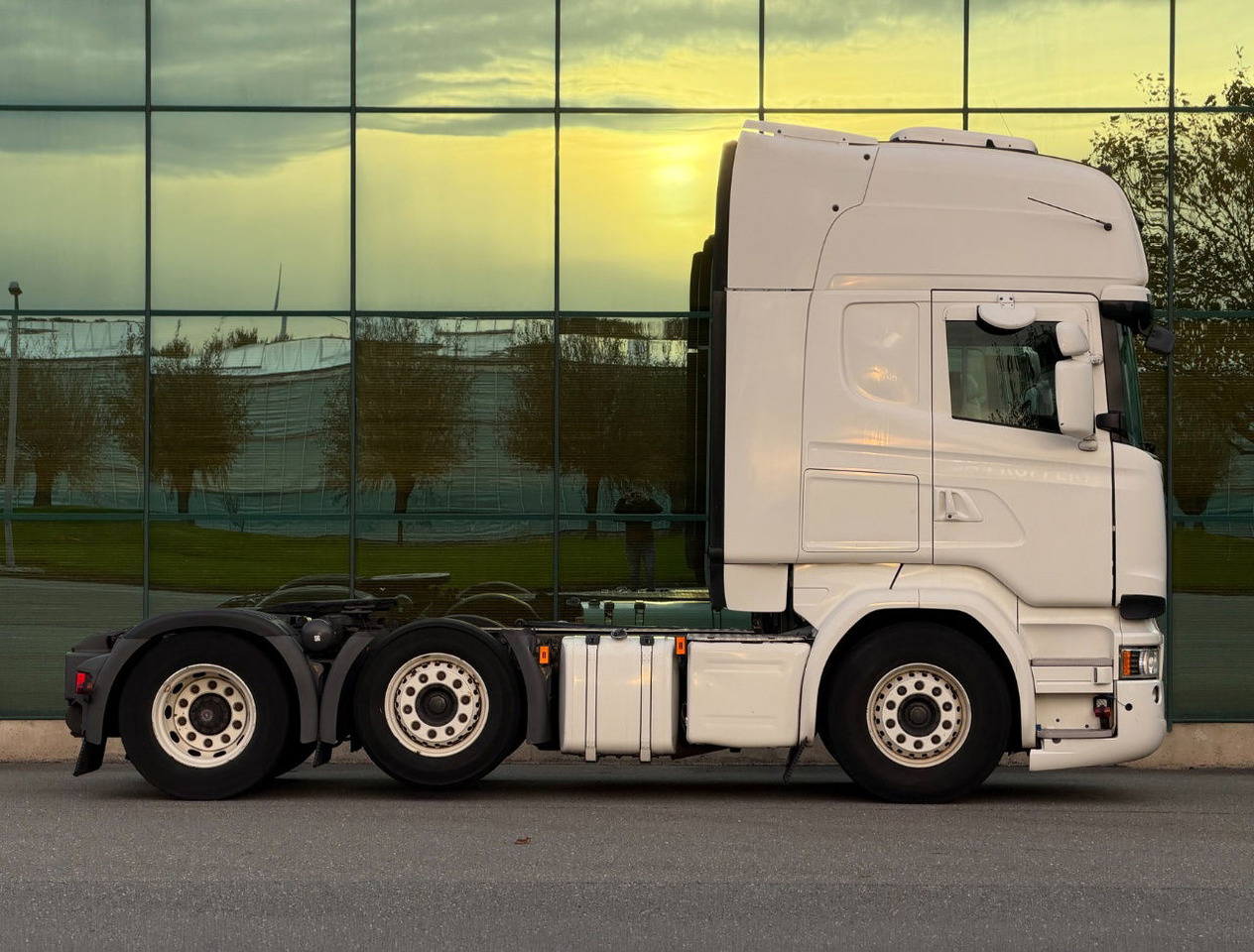 Scania R450 Topline 6X2 Twinsteer Retarder 2X Tanks Park Cooling TOP Condition - Τράκτορας: φωτογραφία 5 Scania R450 Topline 6X2 Twinsteer Retarder 2X Tanks Park Cooling TOP Condition - Τράκτορας: φωτογραφία 5