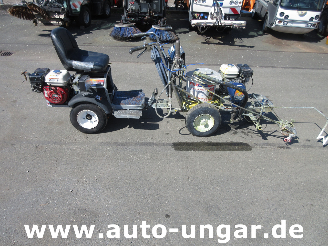 Graco LineLazer III 3900 Linedriver ride-on striper Roadmarking Straßenmarkierung - Μηχανών ασφάλτου: φωτογραφία 4 Graco LineLazer III 3900 Linedriver ride-on striper Roadmarking Straßenmarkierung - Μηχανών ασφάλτου: φωτογραφία 4