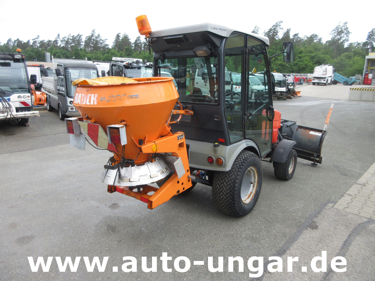 HAKO Hakotrac 2650 DA Winterdienst Schneepflug & Streuer 4x4 Zapfwelle Hydraulik - Δημοτικό τρακτέρ: φωτογραφία 4 HAKO Hakotrac 2650 DA Winterdienst Schneepflug & Streuer 4x4 Zapfwelle Hydraulik - Δημοτικό τρακτέρ: φωτογραφία 4
