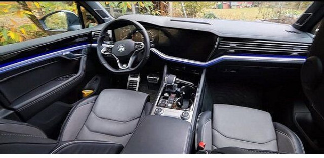Volkswagen Touareg 3.0 TDi R-line 4-motion - Αυτοκίνητο: φωτογραφία 4 Volkswagen Touareg 3.0 TDi R-line 4-motion - Αυτοκίνητο: φωτογραφία 4