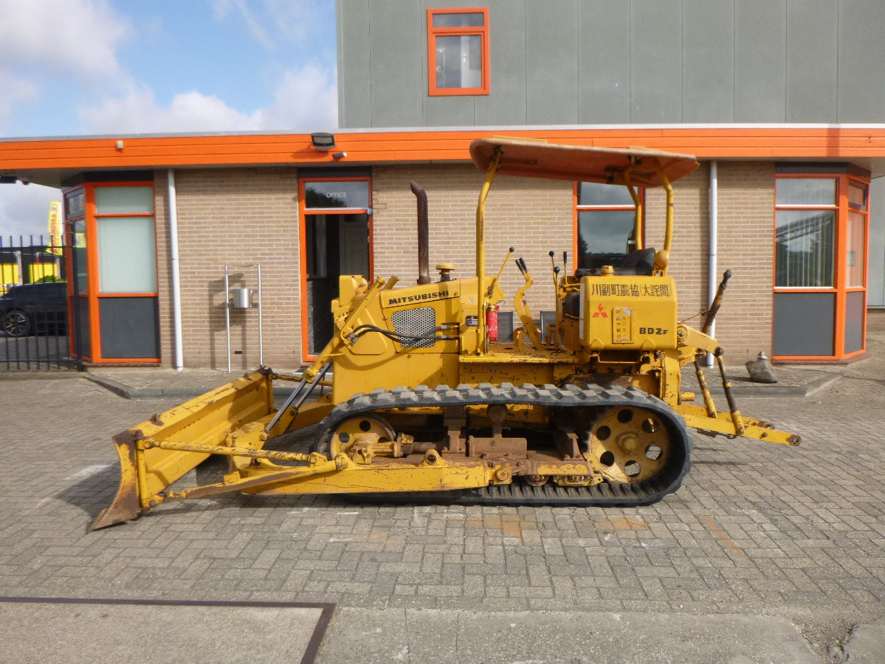 MITSUBISHI BD2F - Μπουλντόζα: φωτογραφία 1 MITSUBISHI BD2F - Μπουλντόζα: φωτογραφία 1