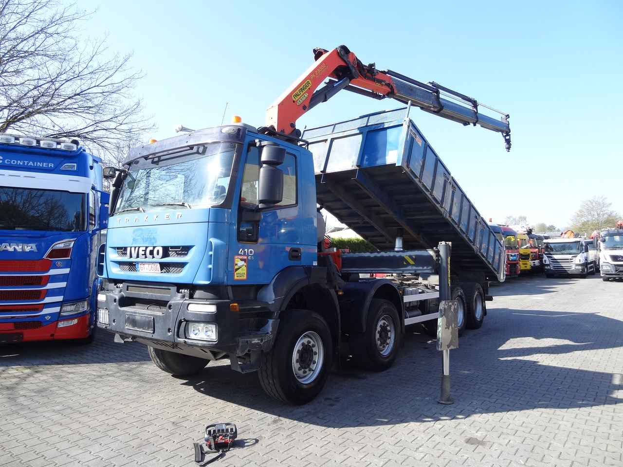 Iveco Trakker AD340T41 8X4 Kipper Kran Palfinger 23002 - Φορτηγό ανατρεπόμενο, Φορτηγό με γερανό: φωτογραφία 1 Iveco Trakker AD340T41 8X4 Kipper Kran Palfinger 23002 - Φορτηγό ανατρεπόμενο, Φορτηγό με γερανό: φωτογραφία 1