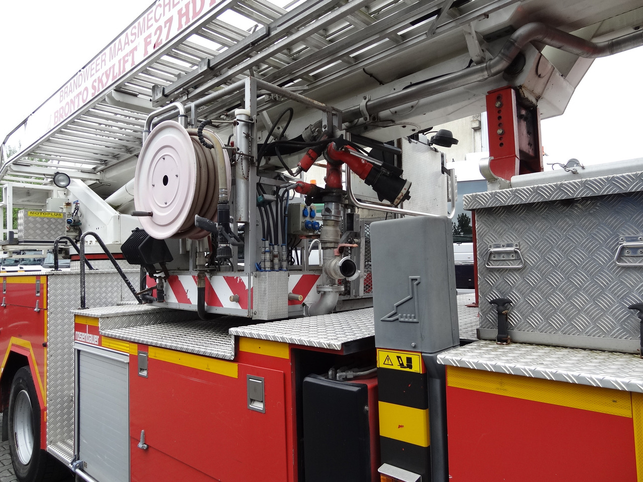 MAN L2000 18.284 Feuerwehr Bronto Skylift 27 Meter - Φορτηγό με εναέρια πλατφόρμα: φωτογραφία 2 MAN L2000 18.284 Feuerwehr Bronto Skylift 27 Meter - Φορτηγό με εναέρια πλατφόρμα: φωτογραφία 2