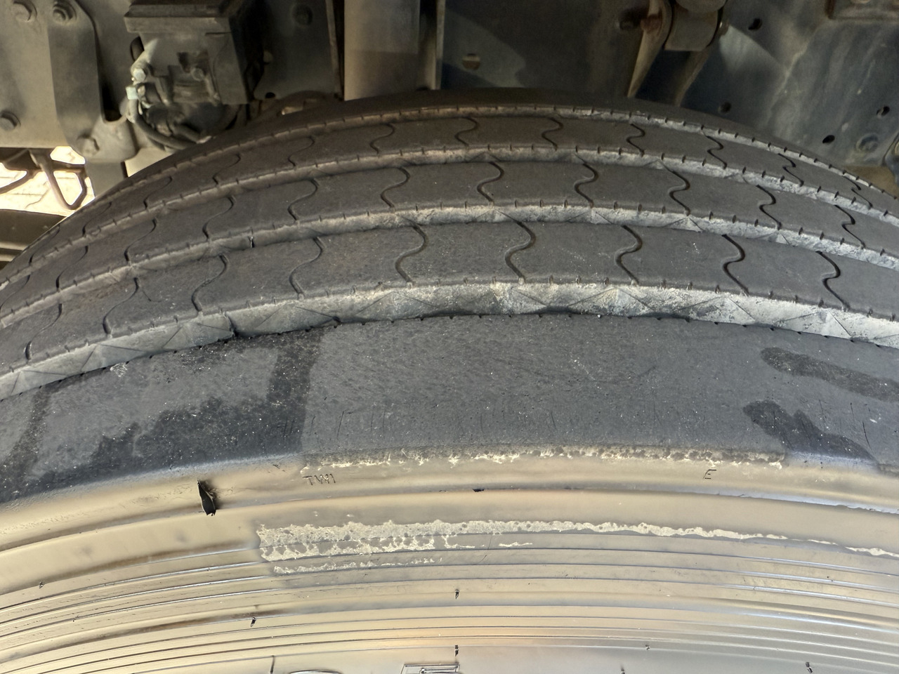 MAN TGA 18.350 4X2 BL Ladebordwand 4.000Kg - Φορτηγό μουσαμάς: φωτογραφία 4 MAN TGA 18.350 4X2 BL Ladebordwand 4.000Kg - Φορτηγό μουσαμάς: φωτογραφία 4