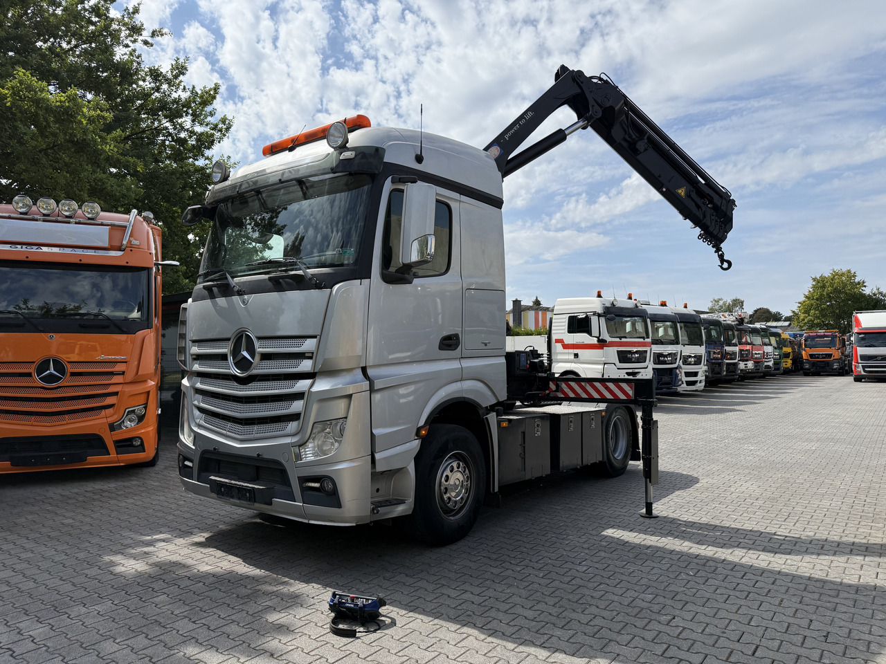 Mercedes-Benz Actros 1842LS Kran HMF 2020 bis 18 Meter - Τράκτορας: φωτογραφία 1 Mercedes-Benz Actros 1842LS Kran HMF 2020 bis 18 Meter - Τράκτορας: φωτογραφία 1