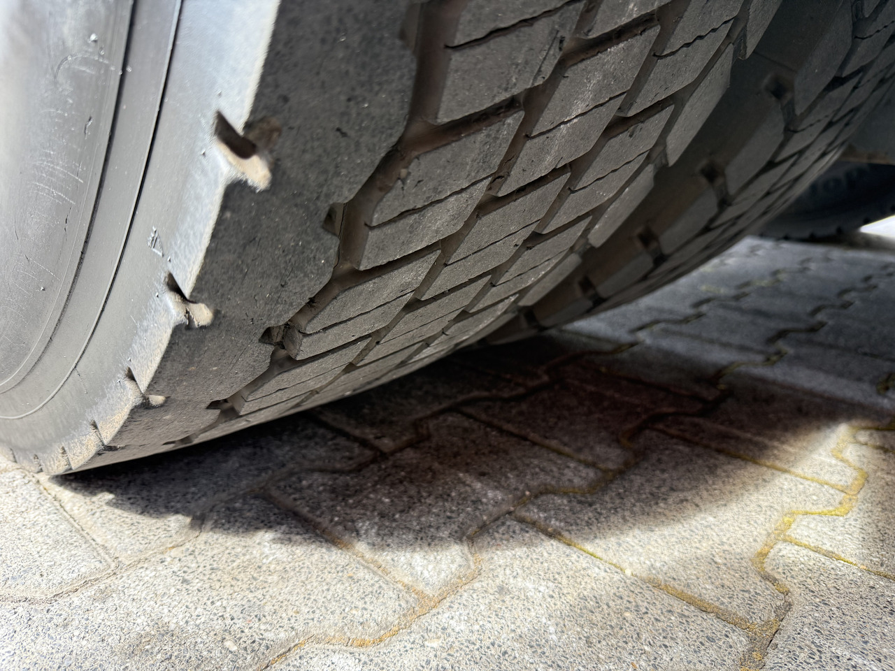 Mercedes-Benz Actros 1842LS Kran HMF 2020 bis 18 Meter - Τράκτορας: φωτογραφία 3 Mercedes-Benz Actros 1842LS Kran HMF 2020 bis 18 Meter - Τράκτορας: φωτογραφία 3
